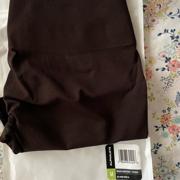 Alphalete amplify shorts chocolate - Picture 2 of 2